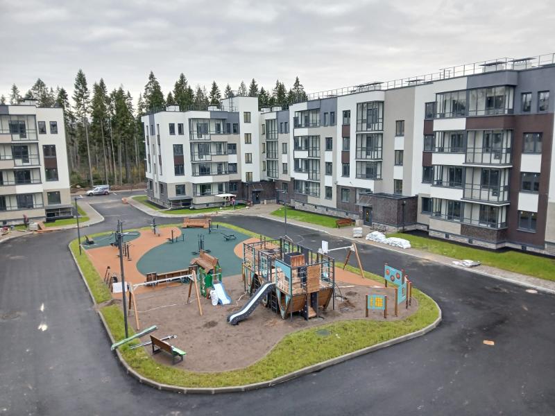 А у нас во дворе "Дом наоборот"